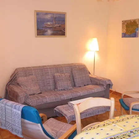 2 Pieces Au Calme, Centre-ville Sainte-maxime, Clim, Proche Plage, Parking Prive. - Fr-1-780-50