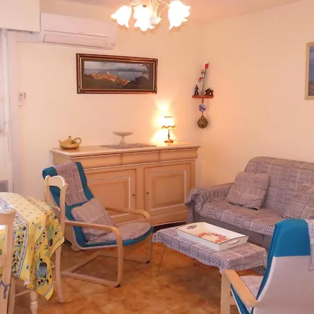 2 Pieces Au Calme, Centre-ville Sainte-maxime, Clim, Proche Plage, Parking Prive. - Fr-1-780-50 Apartment *