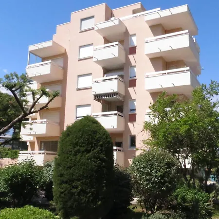 2 Pieces Au Calme, Centre-ville Sainte-maxime, Clim, Proche Plage, Parking Prive. - Fr-1-780-50 Apartment *